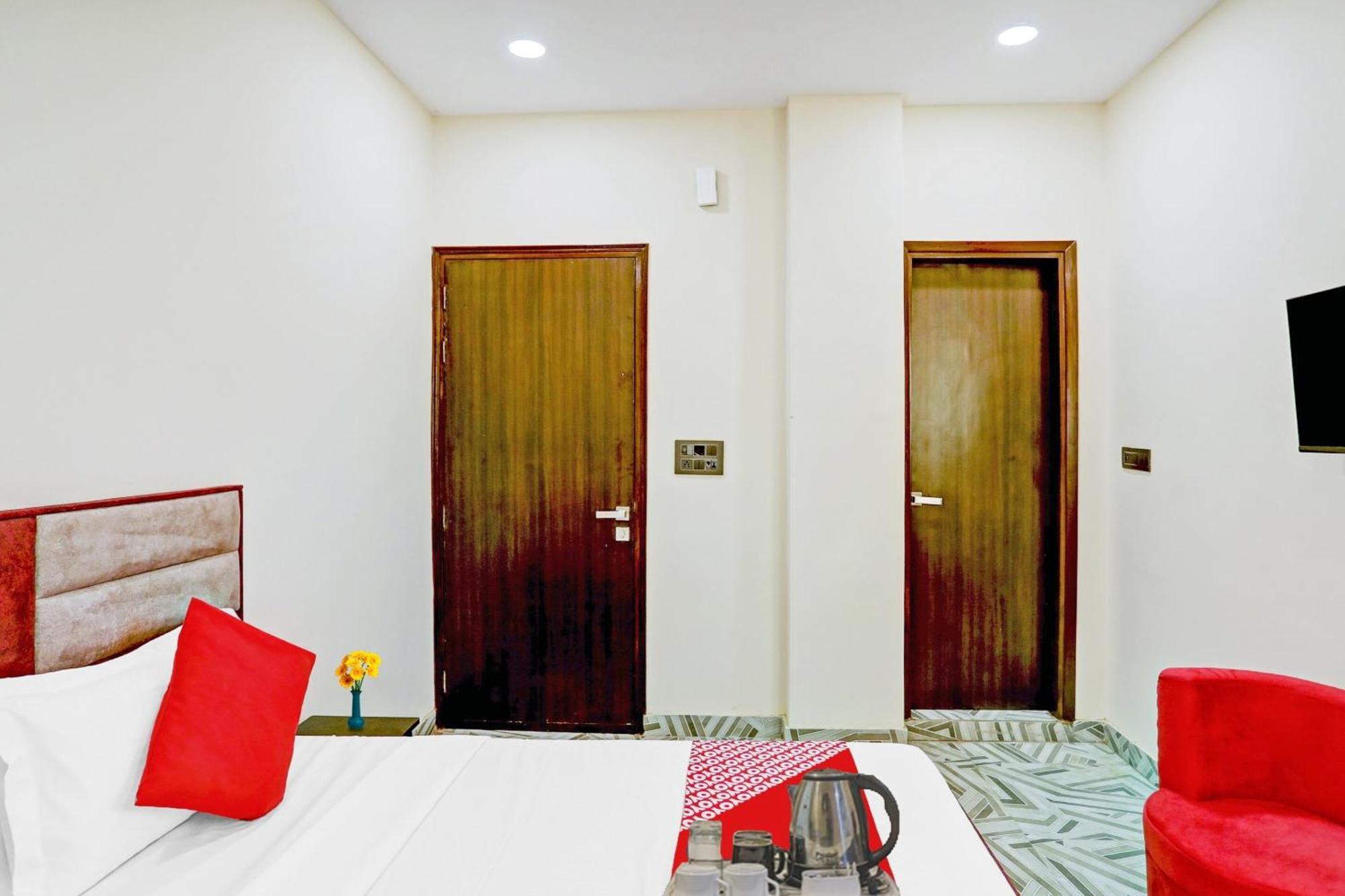 Hotel O Royal Lotus Stay Near Ip Extension Metro Station New Delhi Eksteriør billede